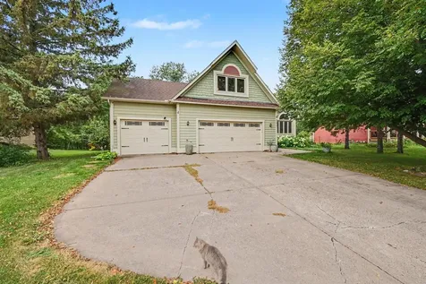240 Woodridge Lane Circle Pines MN 55014