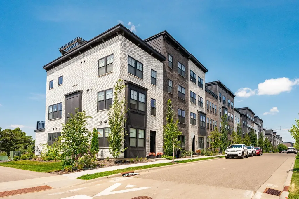 905 Woodlawn Avenue Saint Paul MN 55116