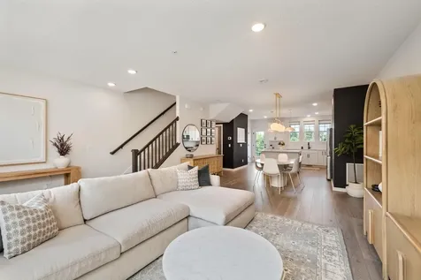 905 Woodlawn Avenue Saint Paul MN 55116
