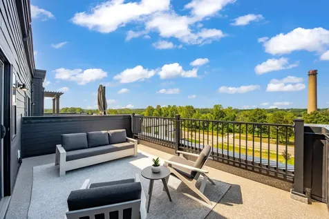 905 Woodlawn Avenue Saint Paul MN 55116