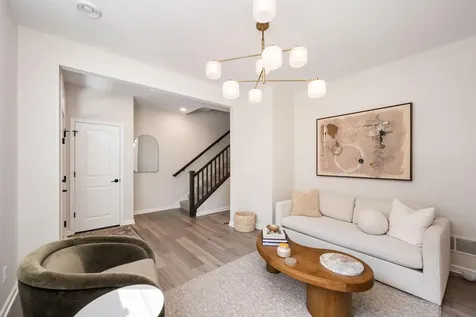 905 Woodlawn Avenue Saint Paul MN 55116