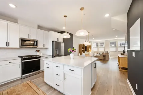 905 Woodlawn Avenue Saint Paul MN 55116