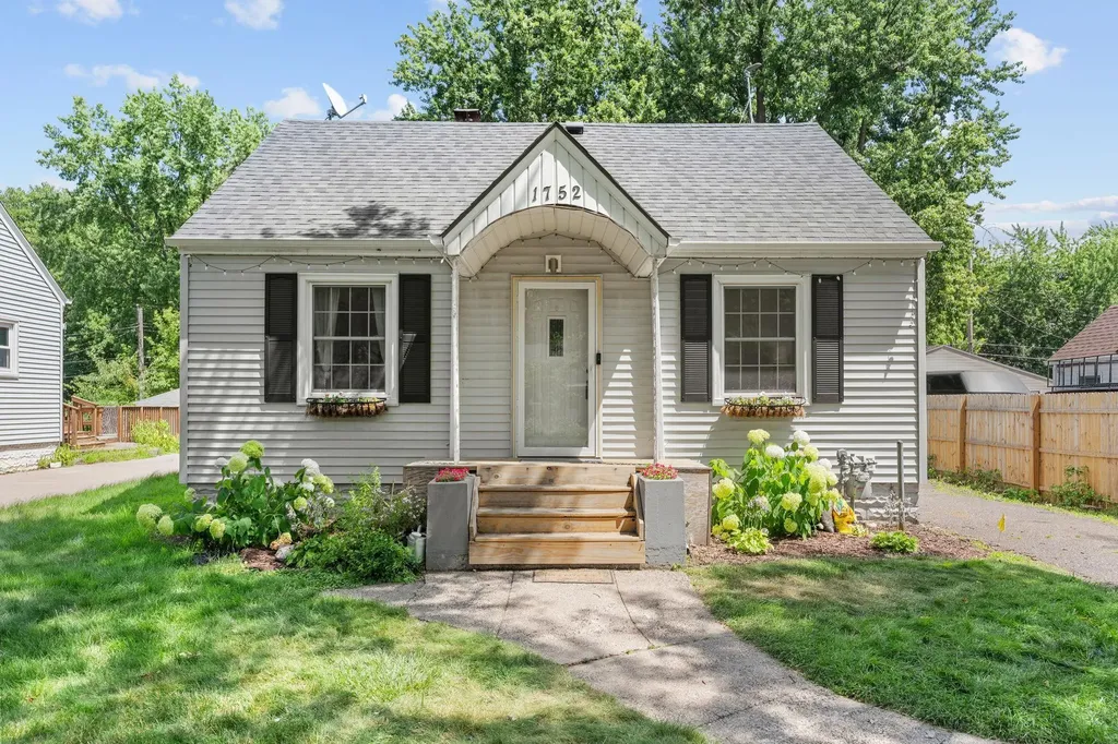 1752 Flandrau Street Maplewood MN 55109