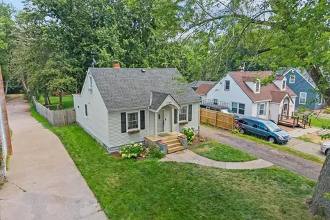 1752 Flandrau Street Maplewood MN 55109