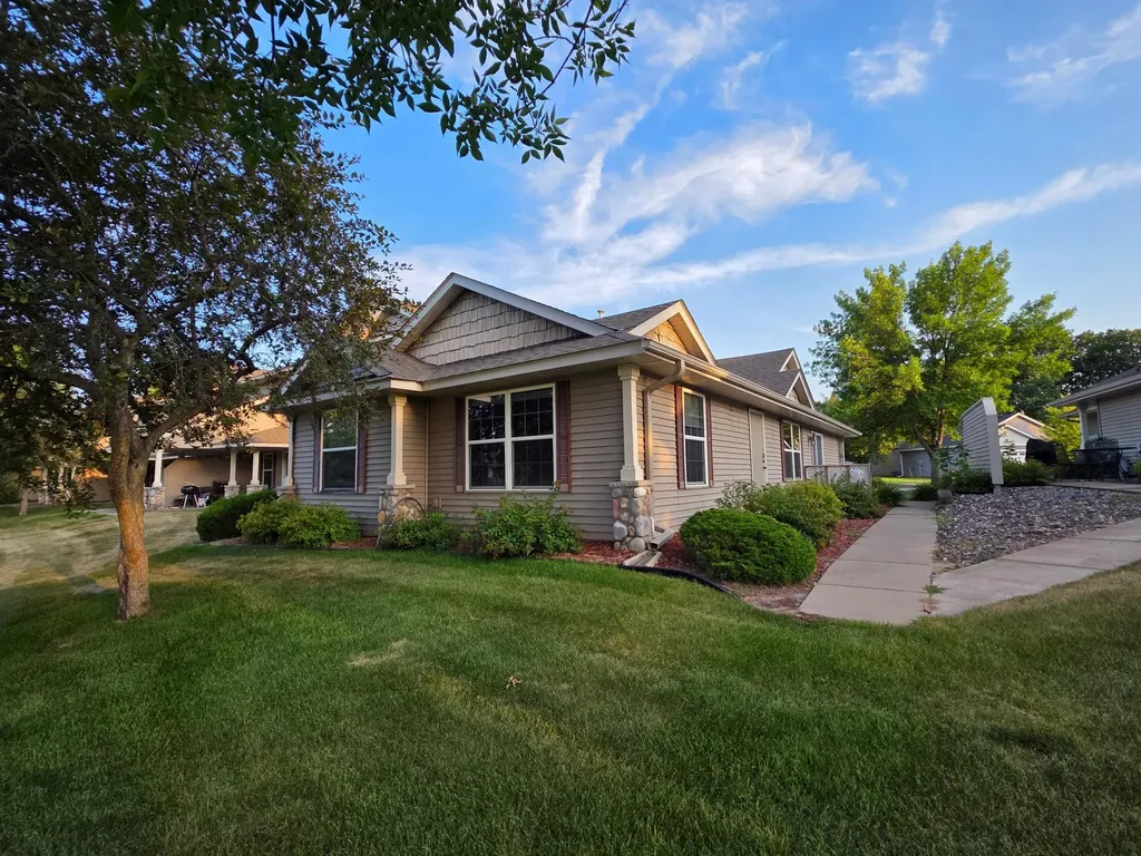 827 Winsome Way NW Isanti MN 55040