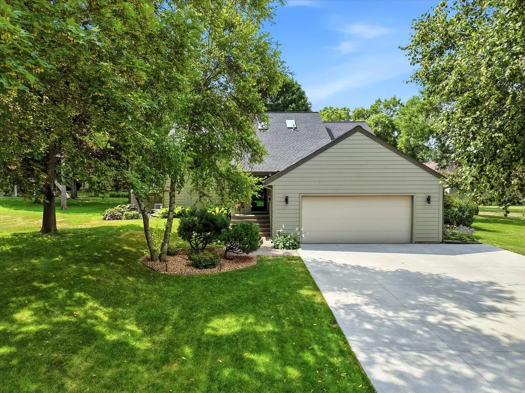 15809 Nursery Drive Minnetonka MN 55345