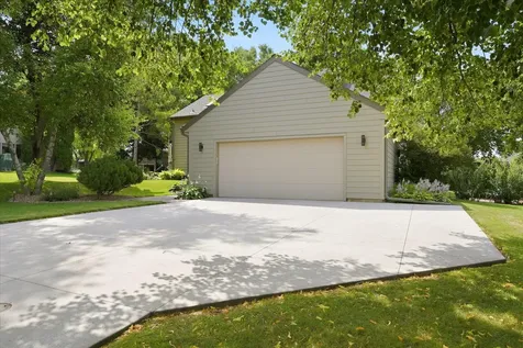 15809 Nursery Drive Minnetonka MN 55345