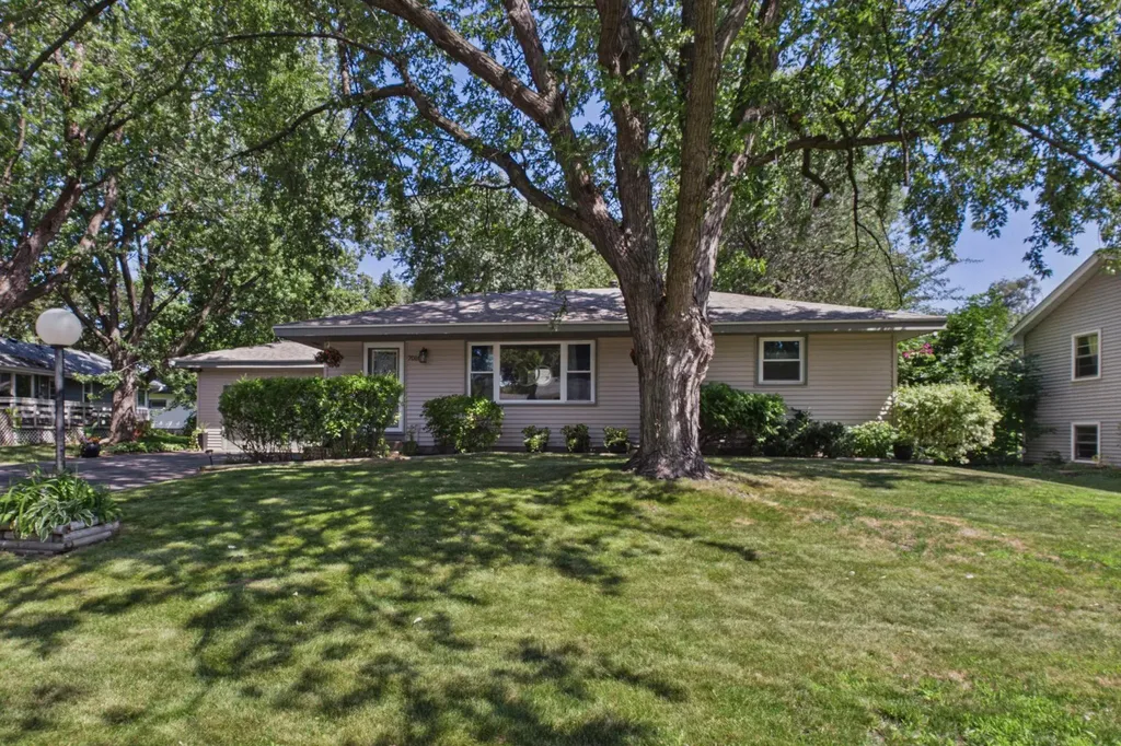 7016 Colorado Avenue N Brooklyn Park MN 55429