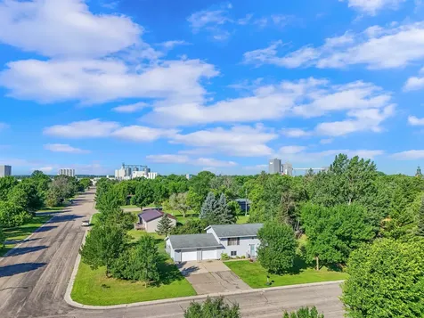 380 7th St NE Perham MN 56573