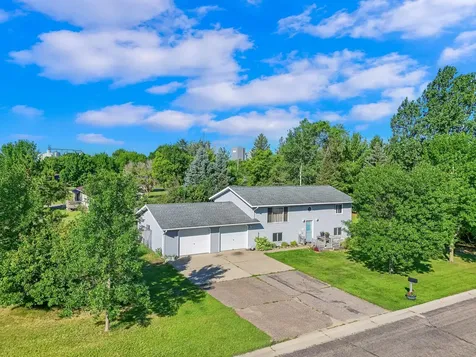 380 7th St NE Perham MN 56573
