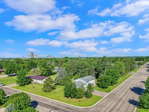380 7th St NE Perham MN 56573