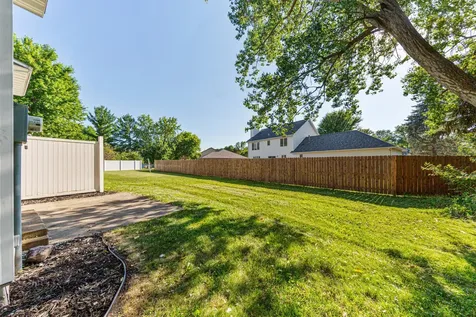 1639 Pleasant View Drive North Mankato MN 56003