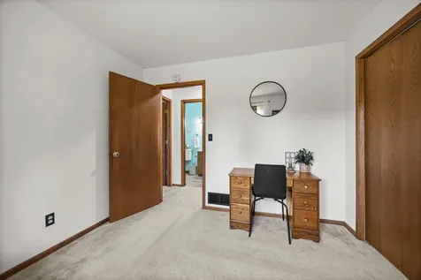 1365 2nd Avenue SE Cambridge MN 55008