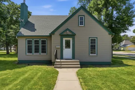 1002 Cedar Street Alexandria MN 56308