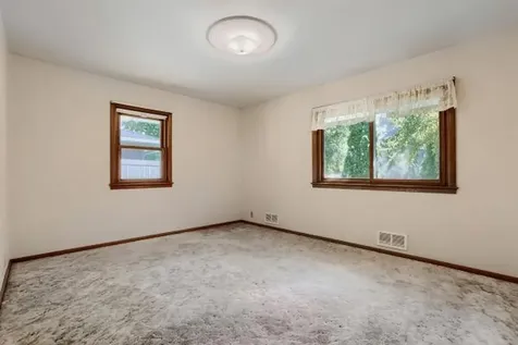 927 Birch Street S Cambridge MN 55008