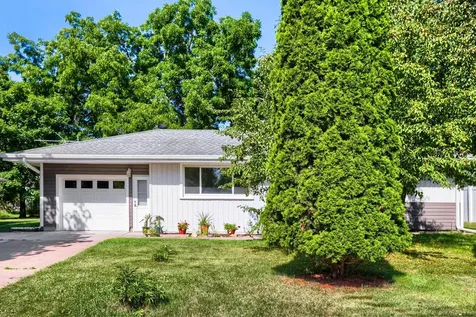 927 Birch Street S Cambridge MN 55008