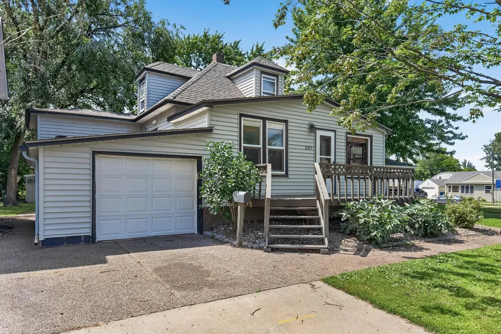220 N Chestnut Street Belle Plaine MN 56011