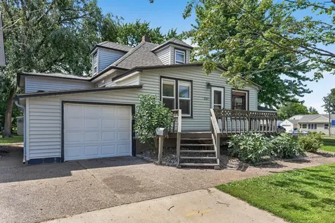 220 N Chestnut Street Belle Plaine MN 56011