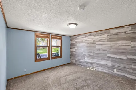 220 N Chestnut Street Belle Plaine MN 56011