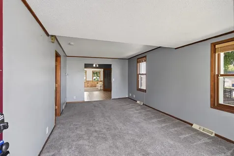 220 N Chestnut Street Belle Plaine MN 56011