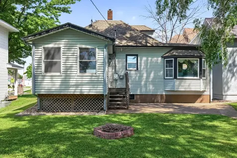 220 N Chestnut Street Belle Plaine MN 56011