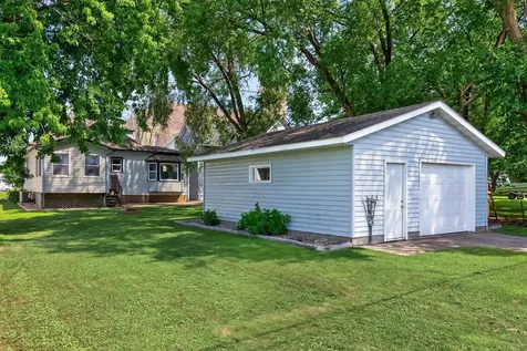 220 N Chestnut Street Belle Plaine MN 56011