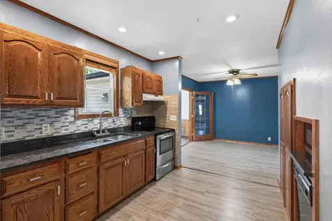 220 N Chestnut Street Belle Plaine MN 56011