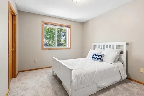8901 Dunbar Knoll N Brooklyn Park MN 55443