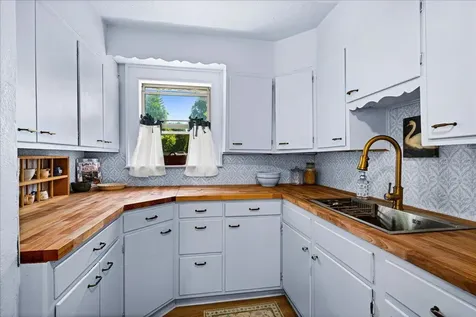 202 Ashland Avenue Carlton MN 55718