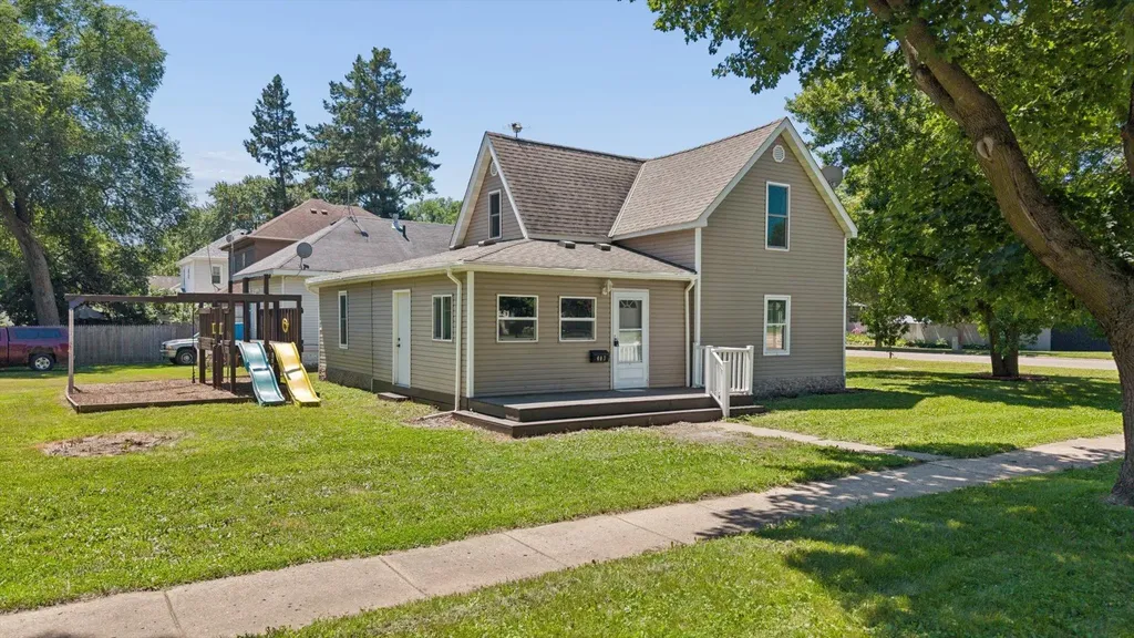403 S Holcombe Avenue Litchfield MN 55355