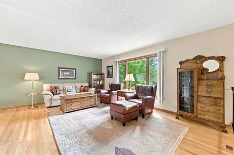 8033 Dakota Lane Chanhassen MN 55317