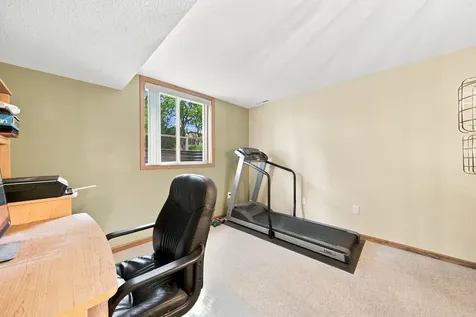 8033 Dakota Lane Chanhassen MN 55317