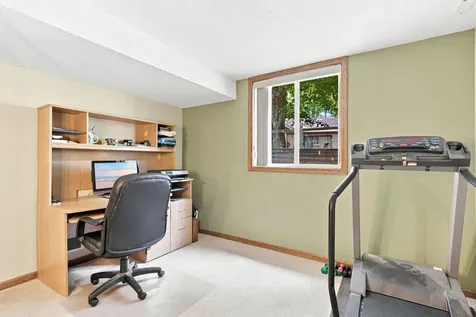 8033 Dakota Lane Chanhassen MN 55317