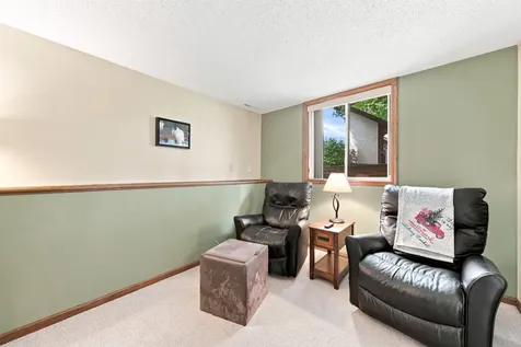 8033 Dakota Lane Chanhassen MN 55317