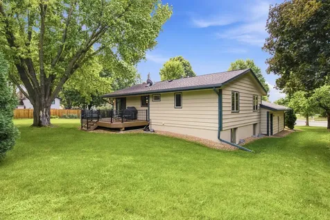 8033 Dakota Lane Chanhassen MN 55317