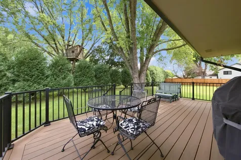 8033 Dakota Lane Chanhassen MN 55317