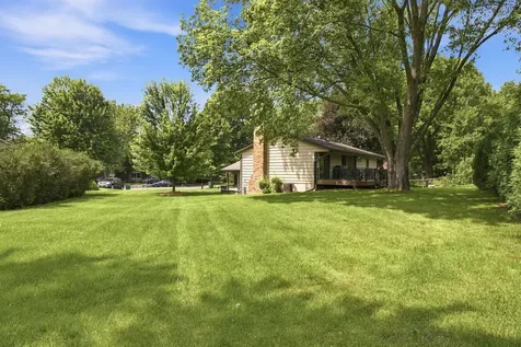8033 Dakota Lane Chanhassen MN 55317