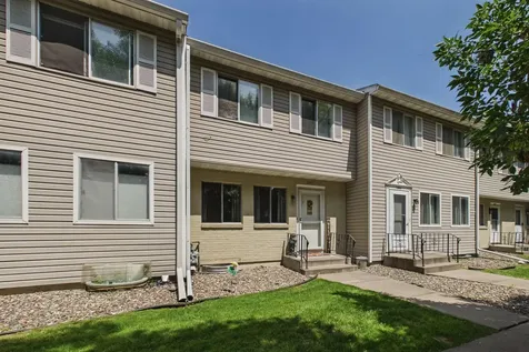 1467 Goodwin Avenue N Oakdale MN 55128