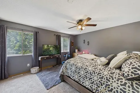 1467 Goodwin Avenue N Oakdale MN 55128