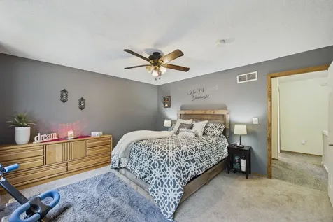 1467 Goodwin Avenue N Oakdale MN 55128