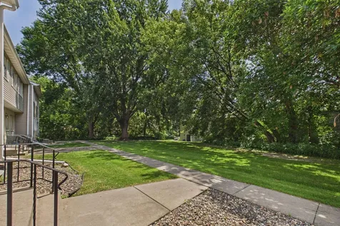 1467 Goodwin Avenue N Oakdale MN 55128