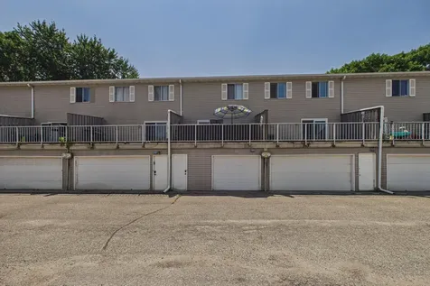 1467 Goodwin Avenue N Oakdale MN 55128