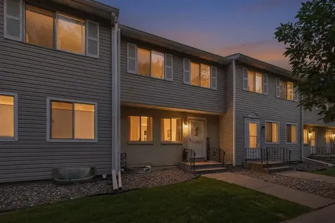 1467 Goodwin Avenue N Oakdale MN 55128