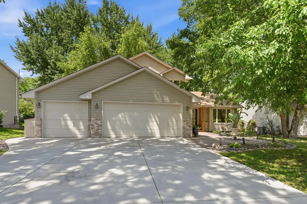 5604 Lone Oak Drive Savage MN 55378