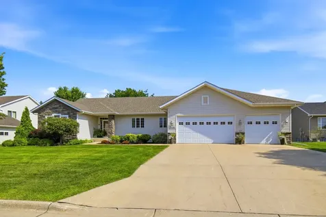 2450 Mossy Creek Drive NE Owatonna MN 55060