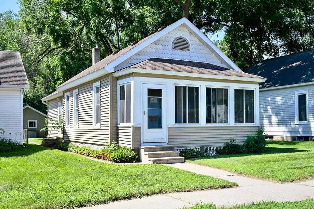 617 W Howard Street Winona MN 55987