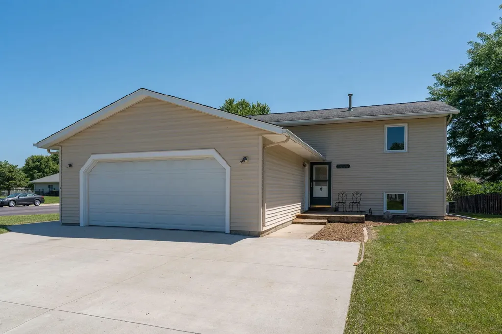 1655 Valley View Drive Mankato MN 56003