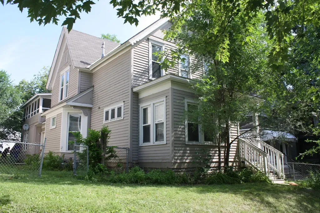 833 3rd Street E Saint Paul MN 55106
