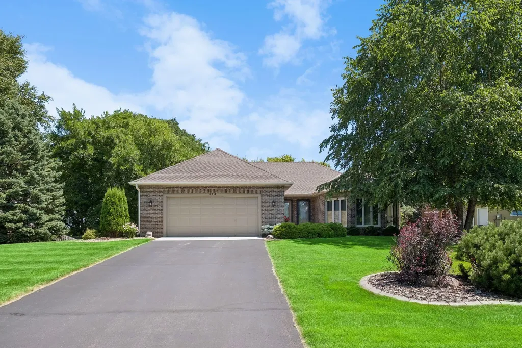 314 Wedgewood Drive Mahtomedi MN 55115