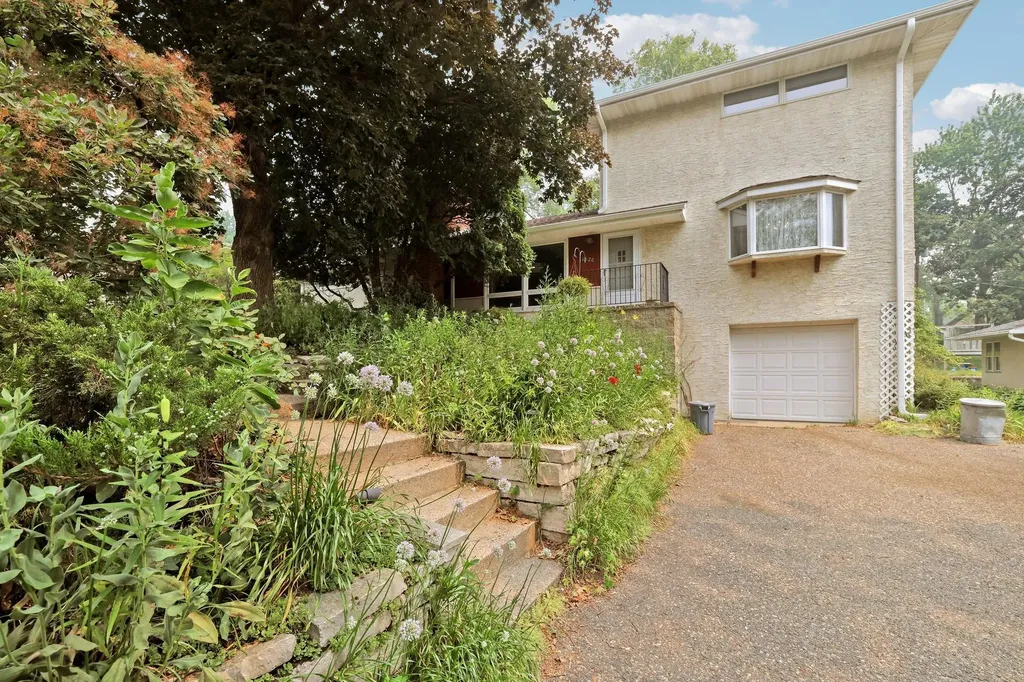1826 Alameda Street Roseville MN 55113